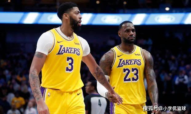  字母哥荣膺本赛季常规赛MVP称号  