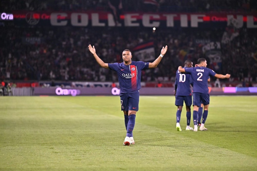  霍夫曼远射世界波，门兴格拉德巴赫击退霍芬海姆  